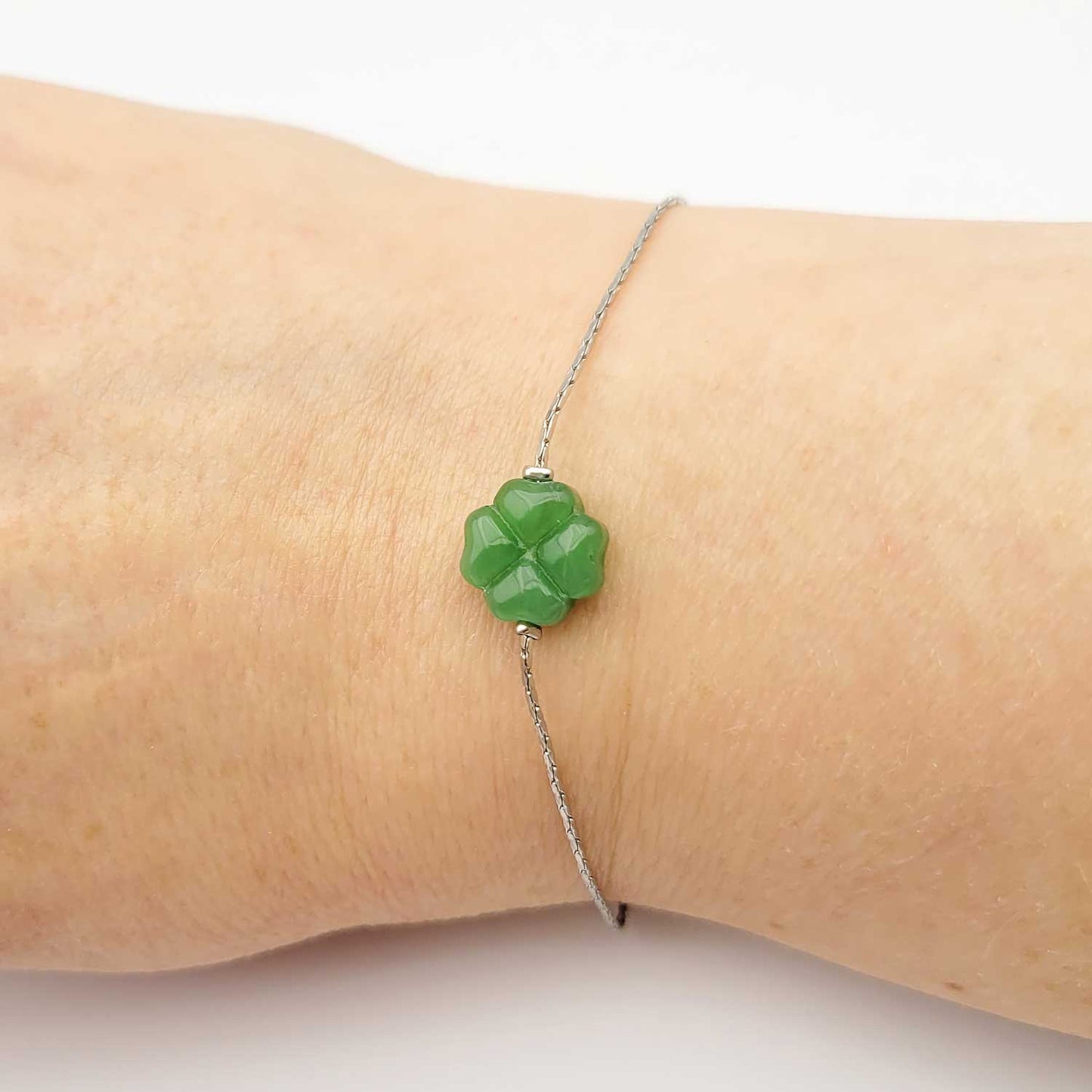 Bracelet Isadora trèfle vert  ou blanc - argenté